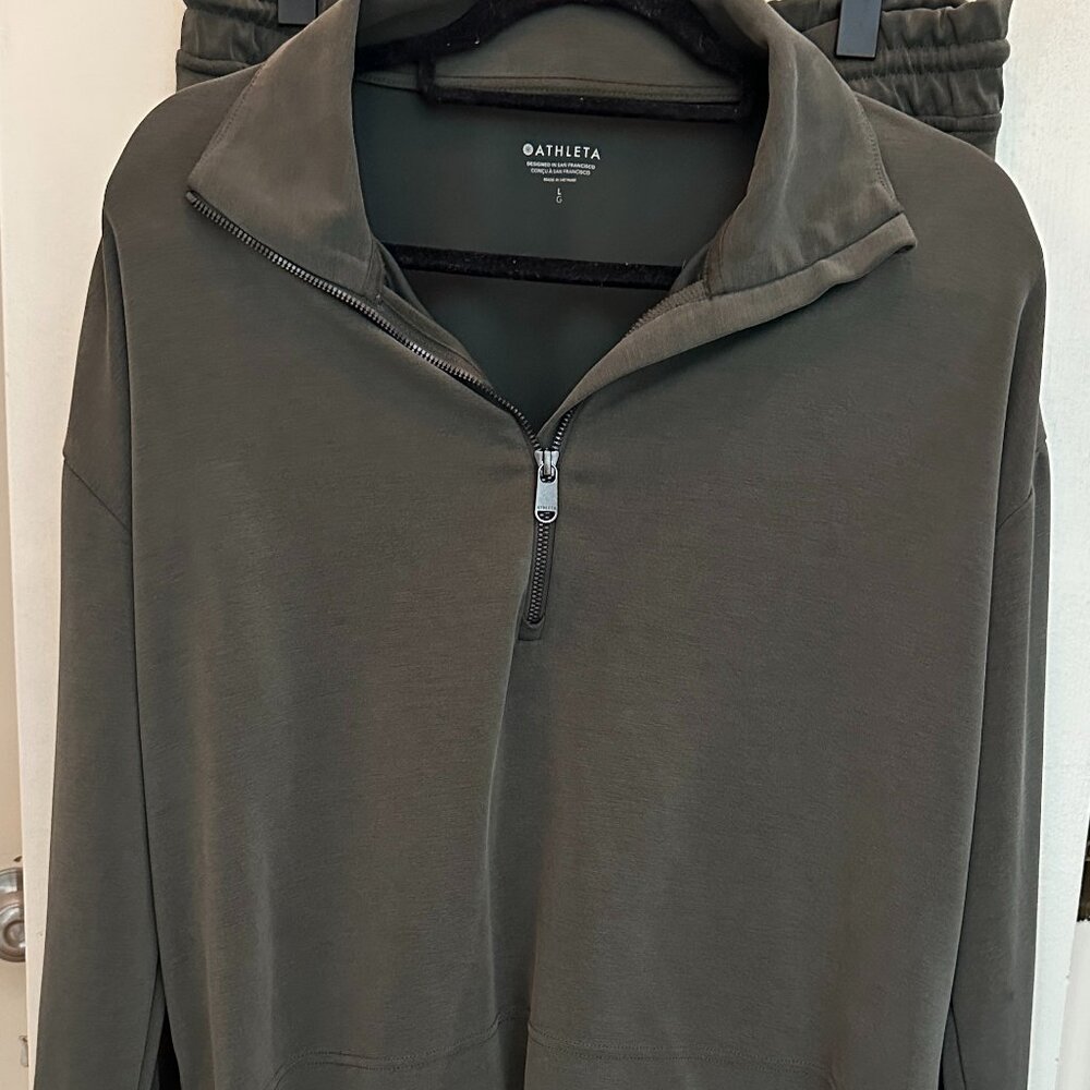Athleta Seasoft 1/4 zip popover pullover and mid rise capris pant Large